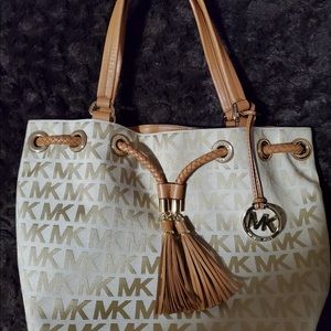 Michael Kors Jet Set Gathered Tote
